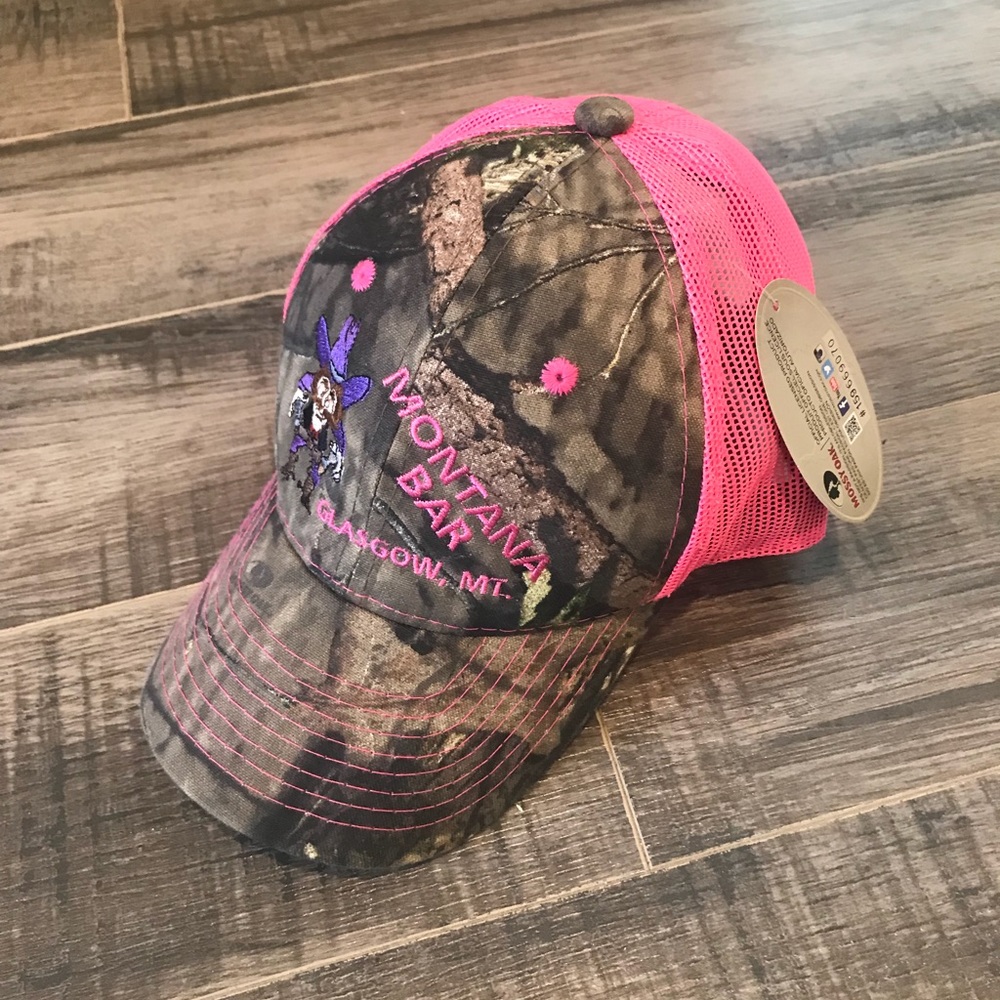Mossy Oak hat, Montana Bar, Glasgow, Mt